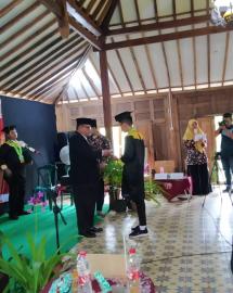 Suasana Haru dan Bahagia Iringi Proses Wisuda Purna Siswa MI Yappi Ngembes Pengkok, Patuk, Gunungkid